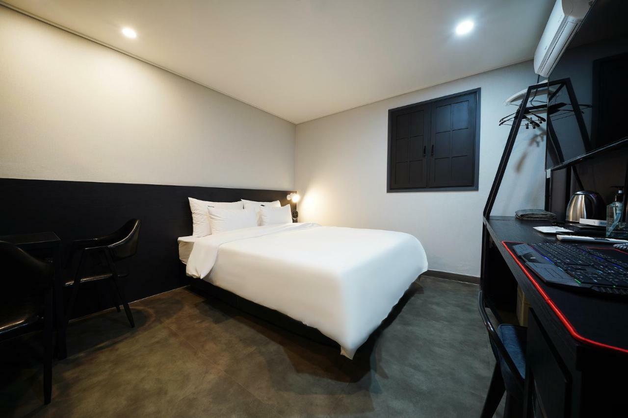 Anytime Motel 2*